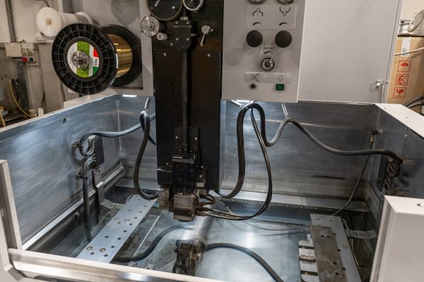 Reparto di Produzione e Macchine Utensili - Elettroerosione a filo 3