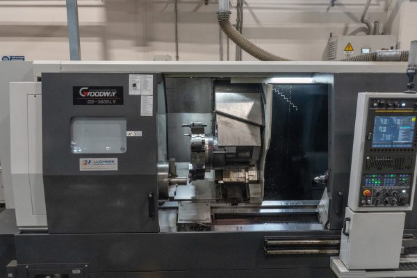 Reparto di Produzione e Macchine Utensili - TORNIO CNC1