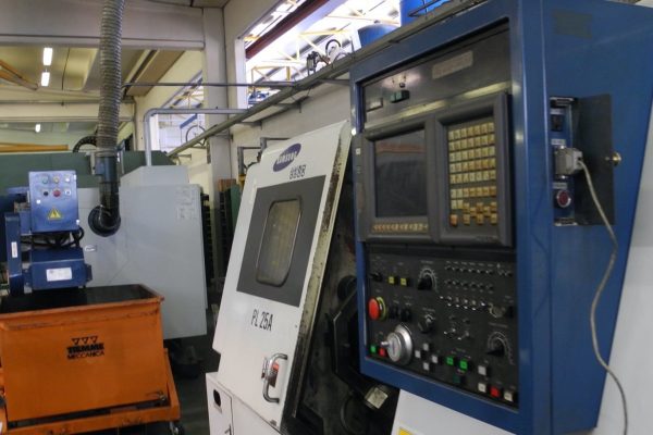 tornio-cnc-reparto-produzione-tiemme-meccanica9